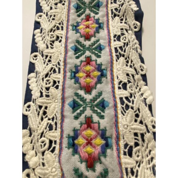 VaVa by Joy Han Blue Chambray Off Shoulder Embroidered Sleeve Blouse Medium - Picture 2 of 10